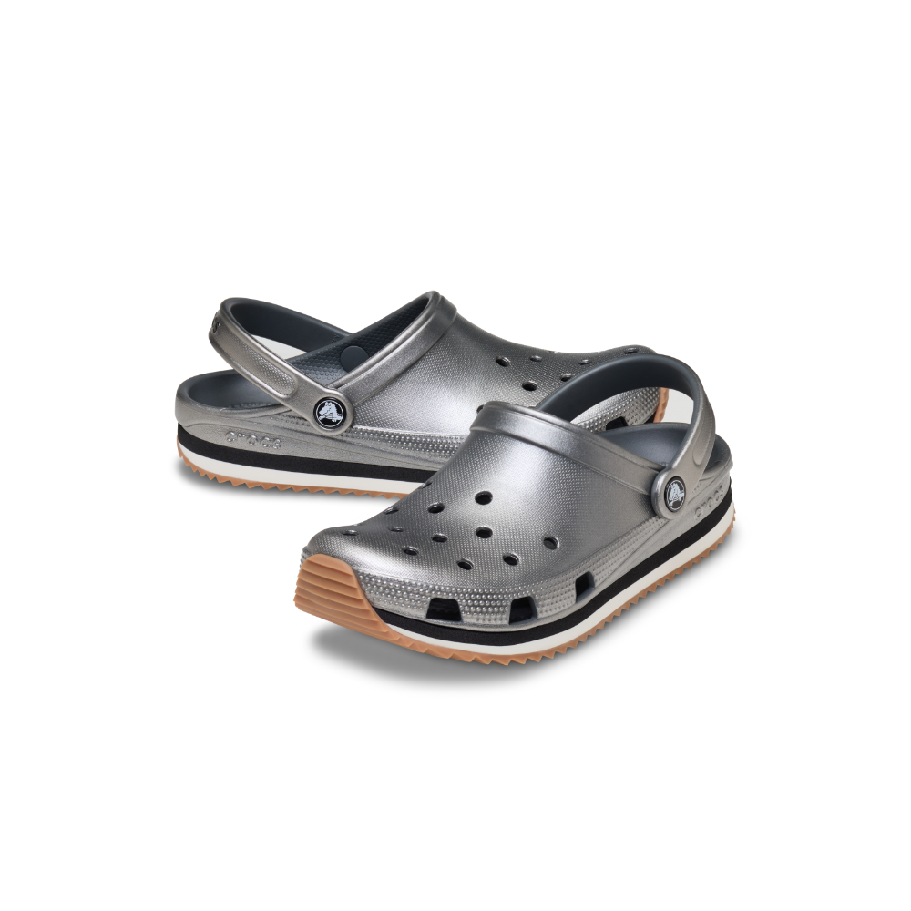 Crocband Metallic Runner in Carbon